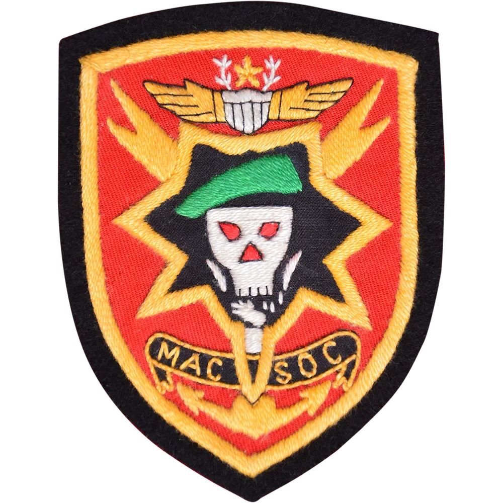 Thread embroidery pocket badge